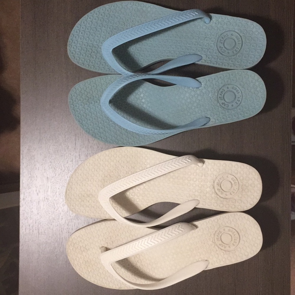 GAP  2 pair of Kitten heeled Pool shoes size 7